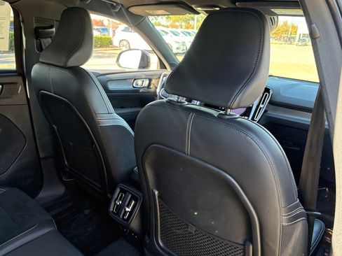 Certified 2022 Volvo XC40 T5 R-Design w/ Advanced Package image 36