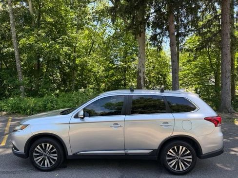 Used 2020 Mitsubishi Outlander AWD image 9