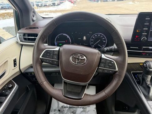 Used 2022 Toyota Sienna Platinum image 15
