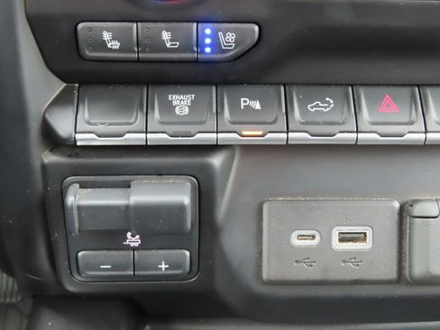 Used 2021 Chevrolet Silverado 2500 LTZ w/ LTZ Plus Package AWD/4WD image 7