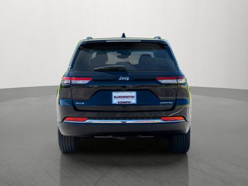 Used 2023 Jeep Grand Cherokee Limited w/ Trailer Tow Prep Group (B) AWD/4WD image 6