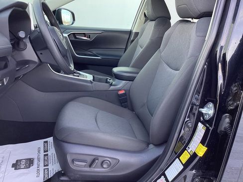 Used 2025 Toyota RAV4 XLE image 11