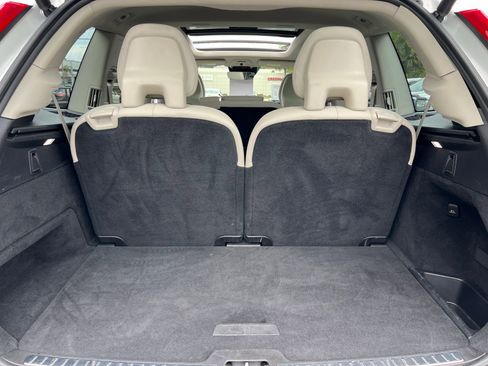 Used 2022 Volvo XC90 T5 Momentum image 21