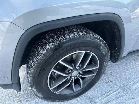 Used 2018 Jeep Grand Cherokee Limited image 2