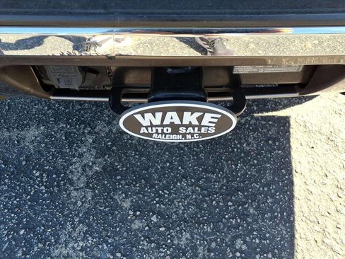 Used 2011 Cadillac Escalade AWD image 7