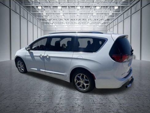 Used 2019 Chrysler Pacifica Limited FWD image 4