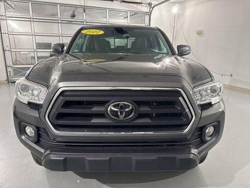 Used 2022 Toyota Tacoma SR5 w/ Technology Package RWD image 2
