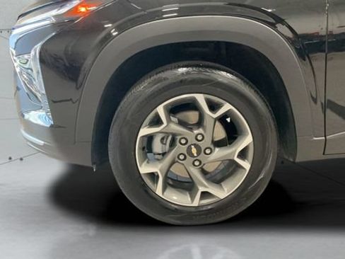 Used 2025 Chevrolet Trax LT w/ LT Convenience Package FWD image 26