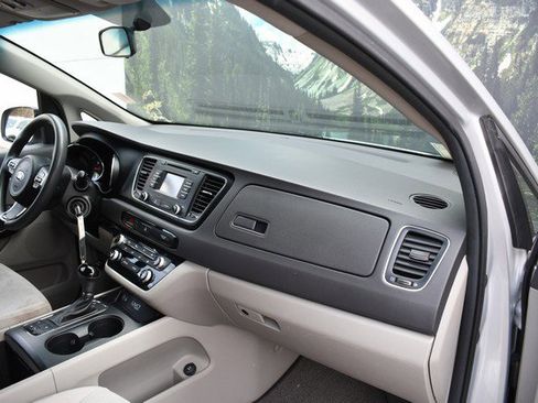 Used 2016 Kia Sedona LX w/ LX Convenience Package FWD image 24