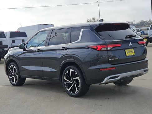 Used 2024 Mitsubishi Outlander SE image 4