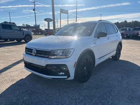 Used 2021 Volkswagen Tiguan SE R-Line image 4