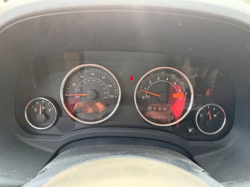 Used 2017 Jeep Compass Latitude FWD image 10