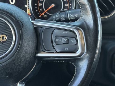 Used 2019 Jeep Wrangler Unlimited Sahara image 17