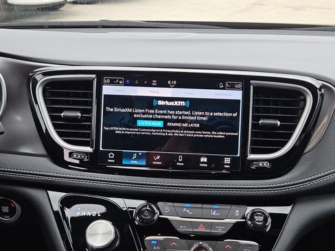 New 2026 Chrysler Pacifica Select image 16