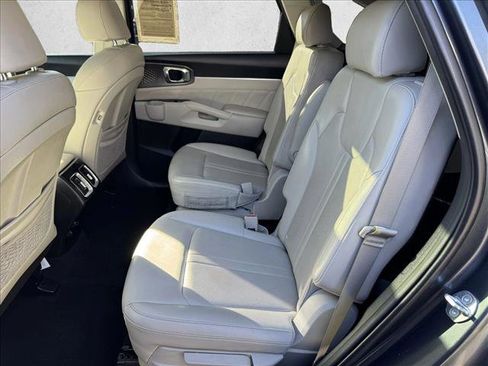 Used 2023 Kia Sorento SX image 17