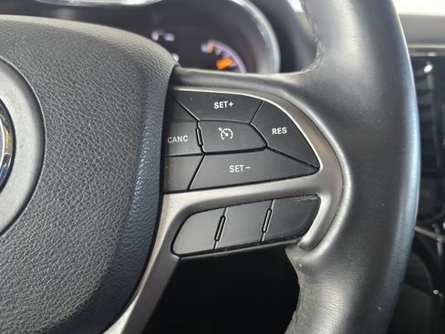 Used 2019 Jeep Grand Cherokee Altitude image 25