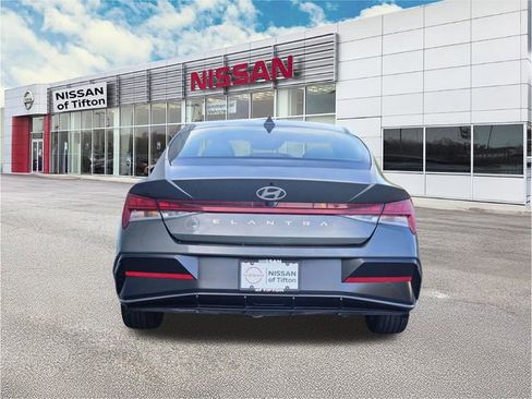 Used 2025 Hyundai Elantra SEL FWD image 5