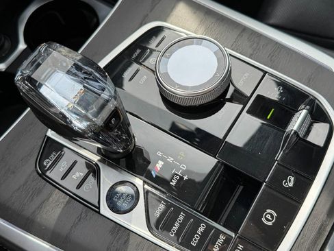 Used 2021 BMW X7 M50i w/ Dynamic Handling Package image 22