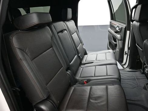 Used 2023 Chevrolet Suburban High Country AWD/4WD image 23