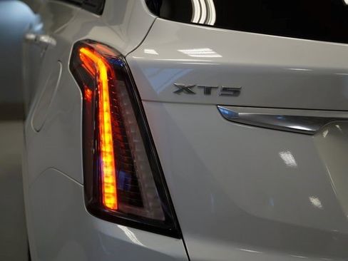 Certified 2022 Cadillac XT5 Sportv w/ Technology Package image 4