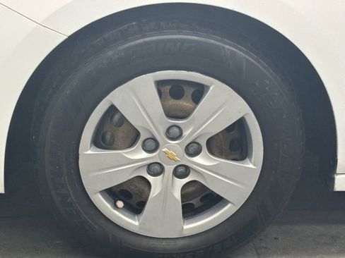 Used 2018 Chevrolet Cruze LS image 6