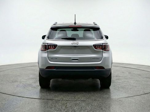 Used 2025 Jeep Compass Limited image 6