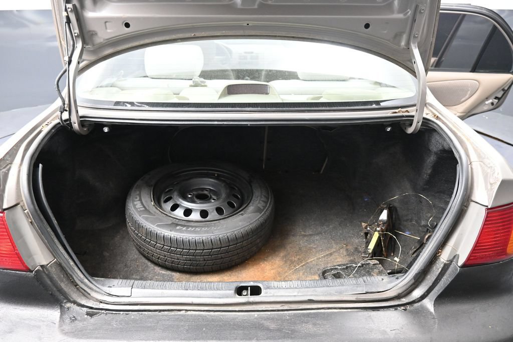 Used 2000 Toyota Corolla CE w/ Value Pkg FWD image 21