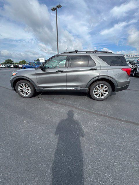 Used 2023 Ford Explorer XLT w/ Equipment Group 202A AWD/4WD image 8