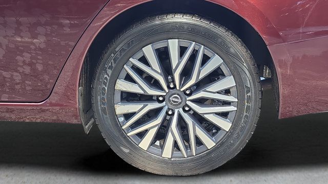 Used 2024 Nissan Altima 2.5 SV FWD image 19