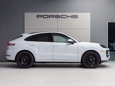 Certified 2026 Porsche Cayenne Coupe AWD/4WD image 8