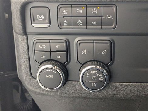 Certified 2025 Chevrolet Suburban Z71 image 15