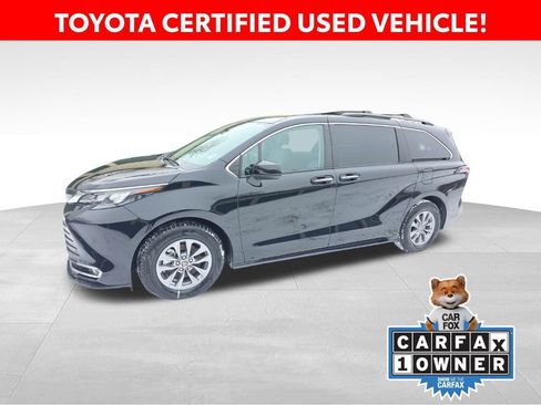 Certified 2024 Toyota Sienna XLE image 1