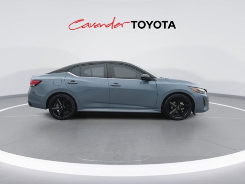 Used 2025 Nissan Sentra SR FWD image 9