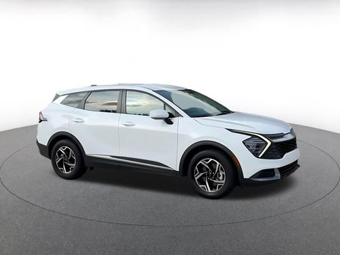 Used 2025 Kia Sportage LX FWD image 2