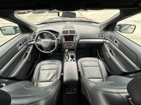 Used 2018 Ford Explorer XLT w/ Equipment Group 202A FWD image 42