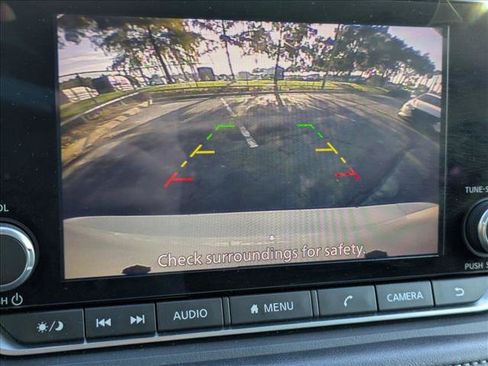 Used 2024 Nissan Rogue S FWD image 9