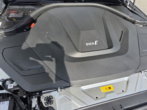 Used 2026 BMW i4 eDrive40 w/ Driving Assistance Package RWD image 18
