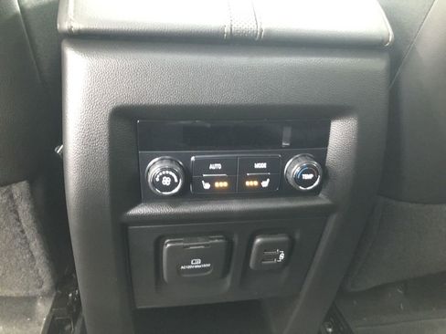 Used 2020 Chevrolet Traverse Premier image 24