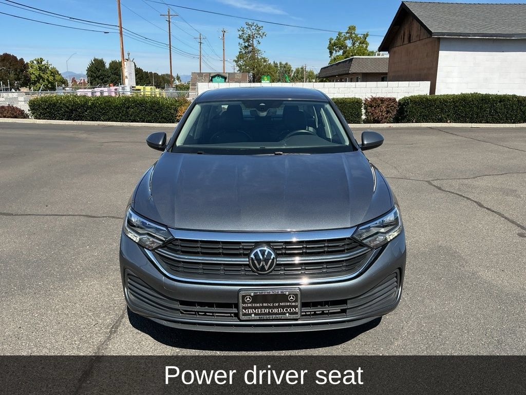 Used 2024 Volkswagen Jetta SE FWD image 5