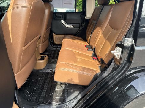 Used 2016 Jeep Wrangler Unlimited Sahara w/ Max Tow Package AWD/4WD image 13