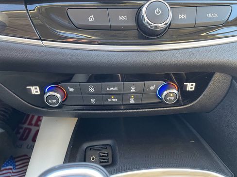 Used 2021 Buick Enclave Essence image 25