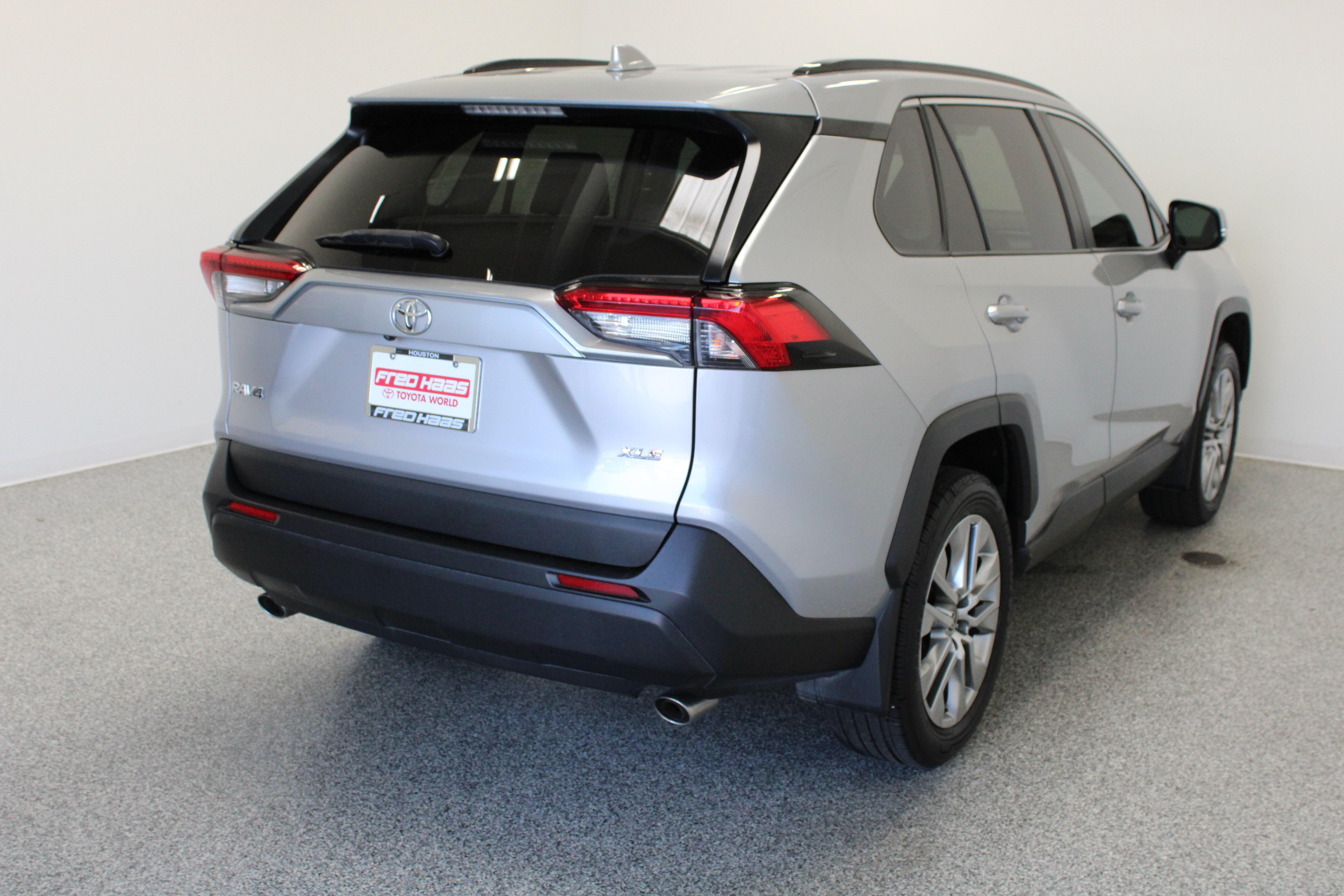 Used 2023 Toyota RAV4 XLE Premium FWD image 7