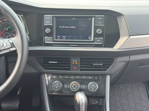 Used 2019 Volkswagen Jetta SE FWD image 9