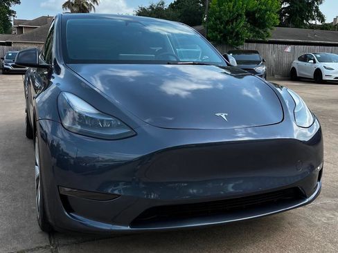 Used 2023 Tesla Model Y AWD image 3