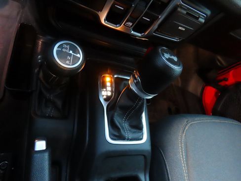 Used 2024 Jeep Wrangler Sport S image 29