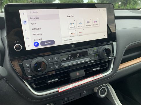 New 2024 Toyota Grand Highlander Limited image 14