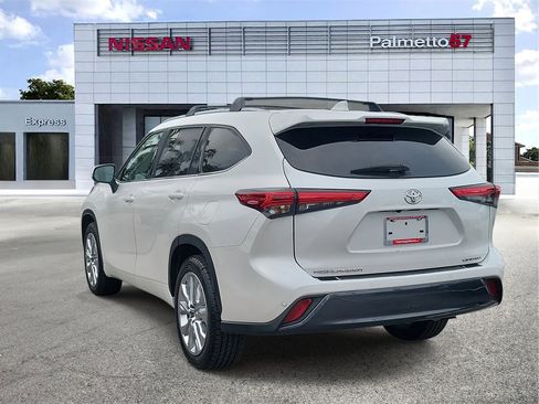 Used 2023 Toyota Highlander Limited image 4