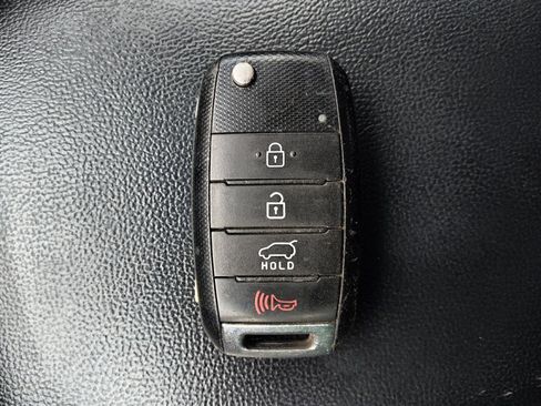 Used 2019 Kia Sorento AWD V6 image 32