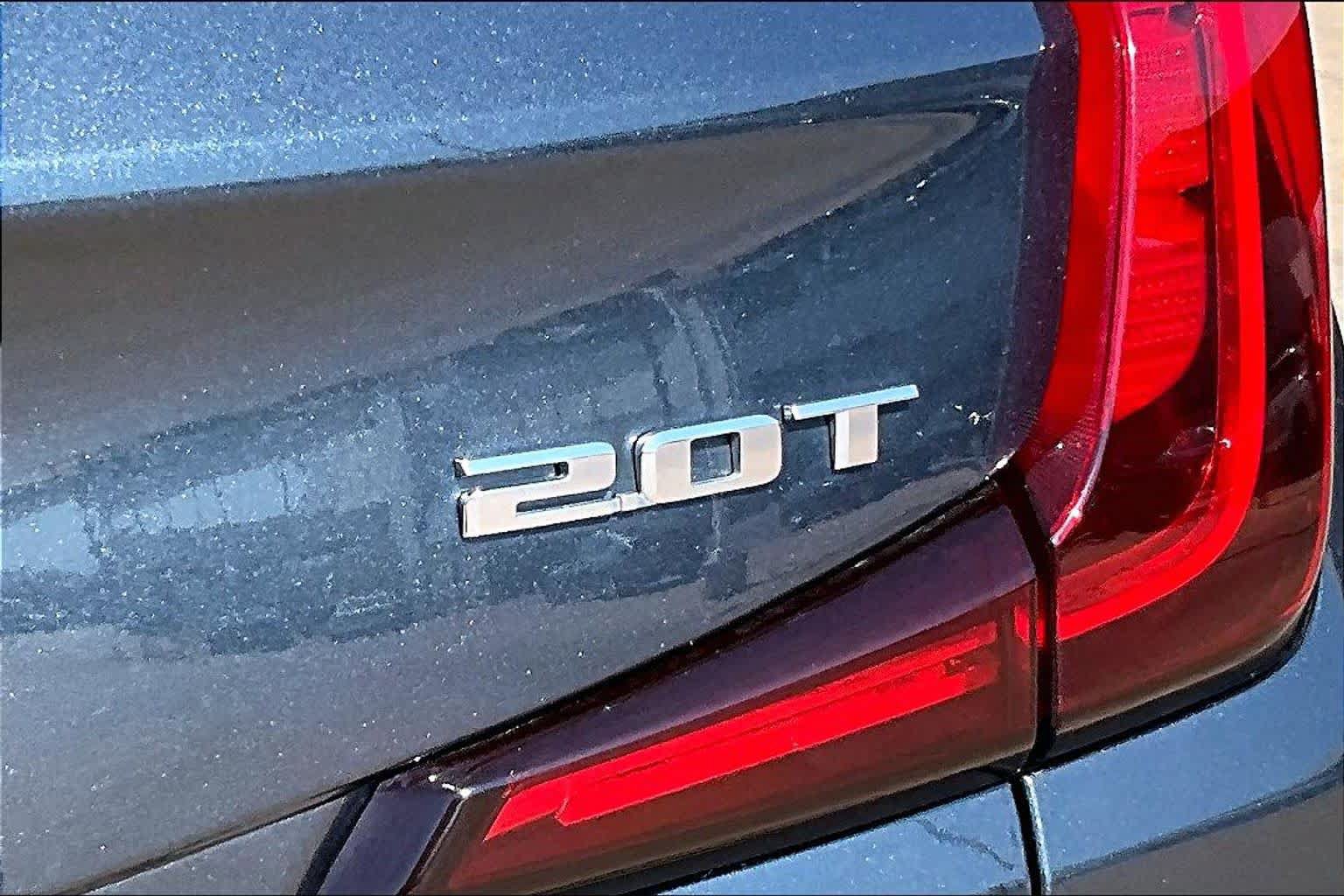 Used 2019 Cadillac XT4 Luxury w/ Cold Weather Package FWD image 10