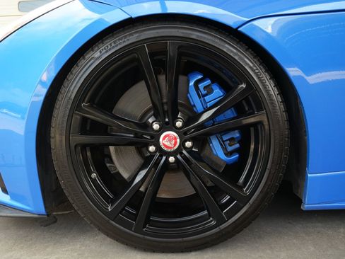 Used 2017 Jaguar F-TYPE SVR image 25